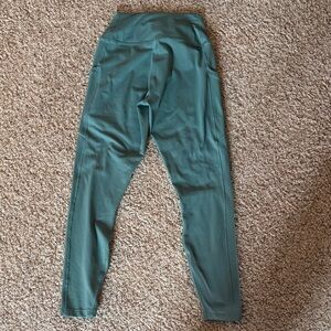 Women’s Nike green leggings with pockets